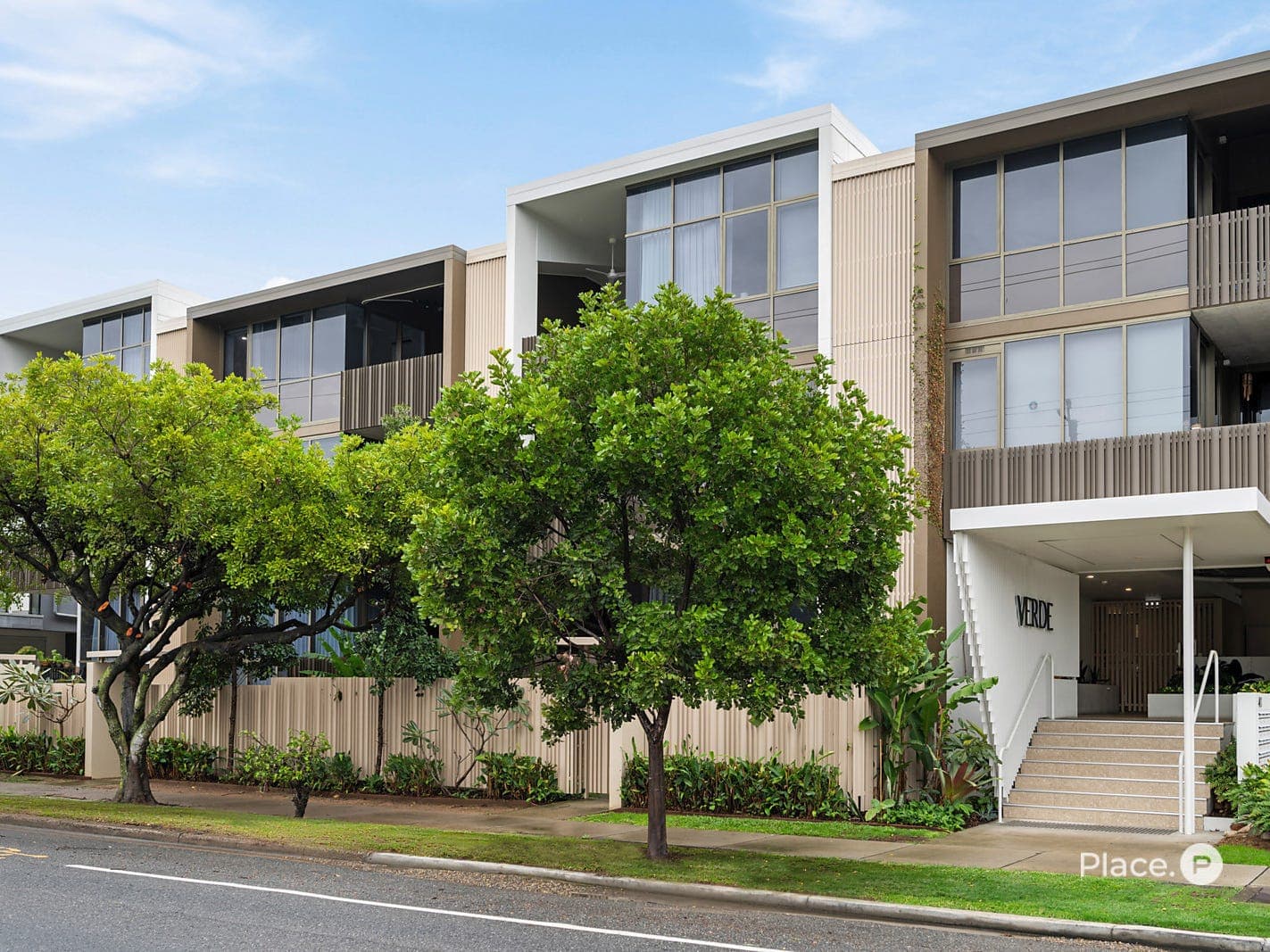 Verde Bulimba — contemporary three-level facade from Hawthorne Road